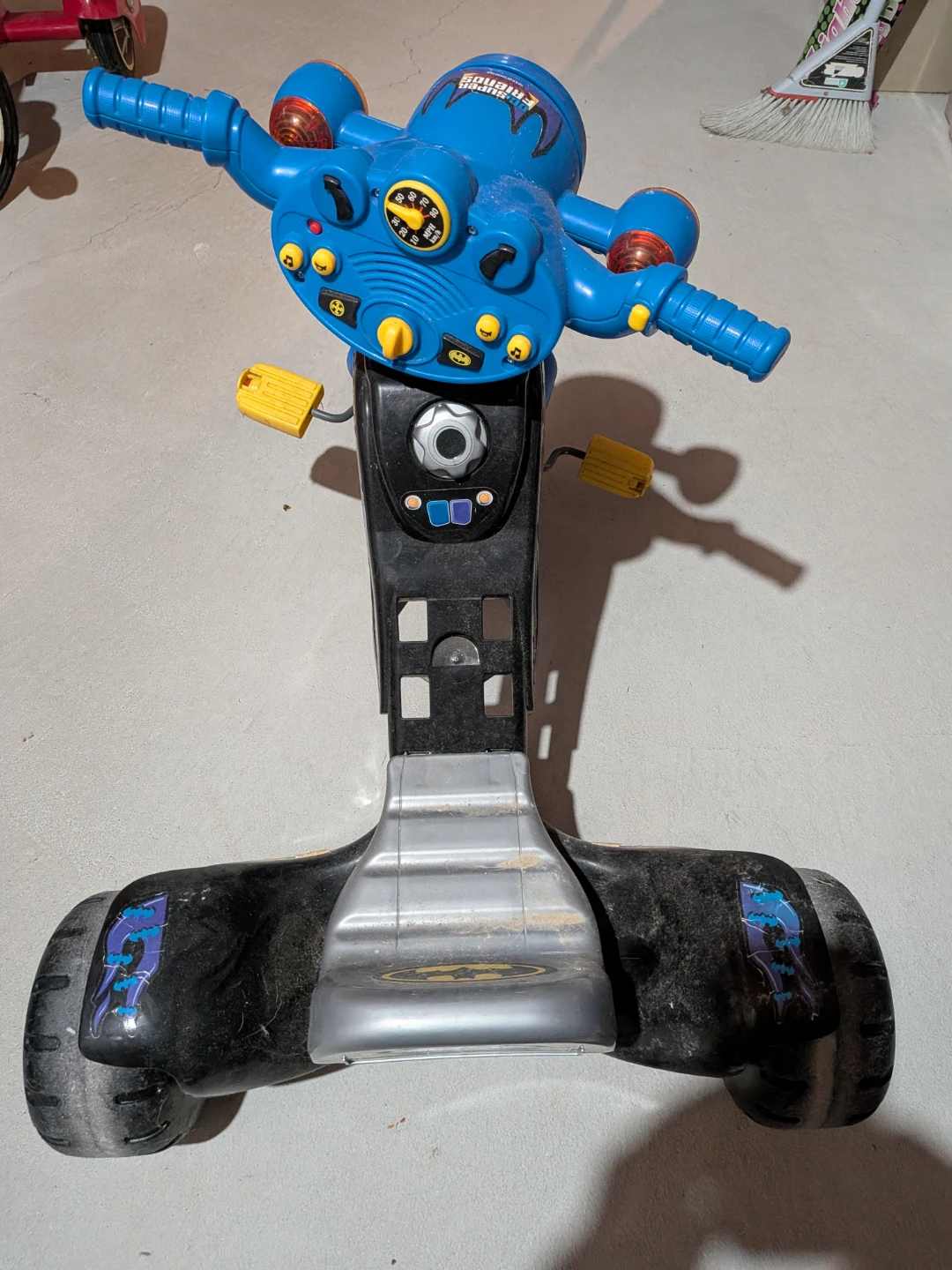 Fisher-Price Batman Ride-On Tricycle - photo 2