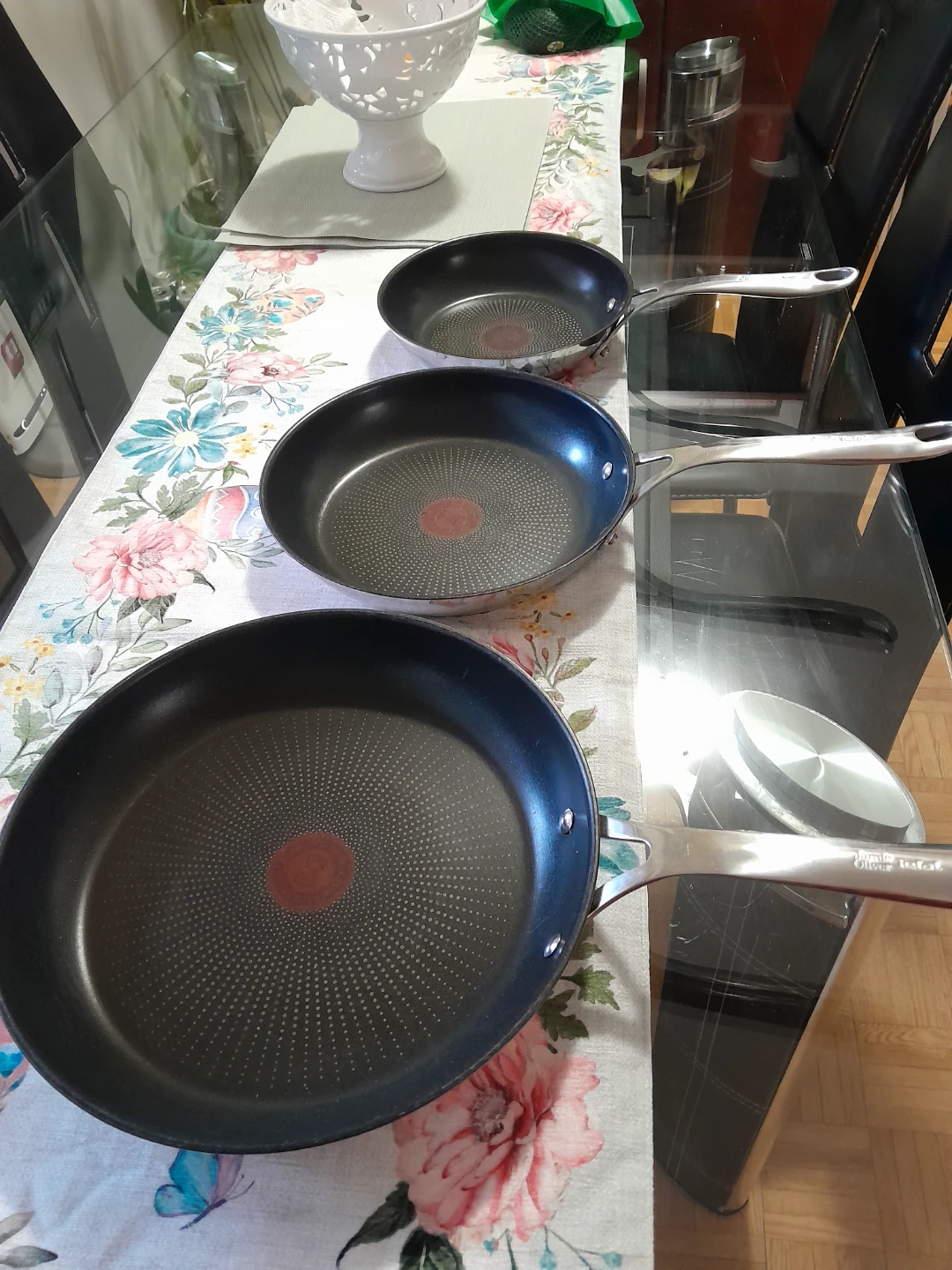 Chef Jamie Oliver's cookware