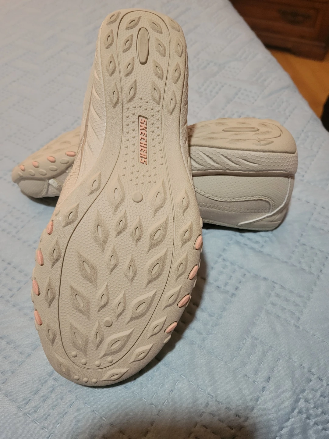 Skechers Women's Beige Slip-On Sneakers Size 8