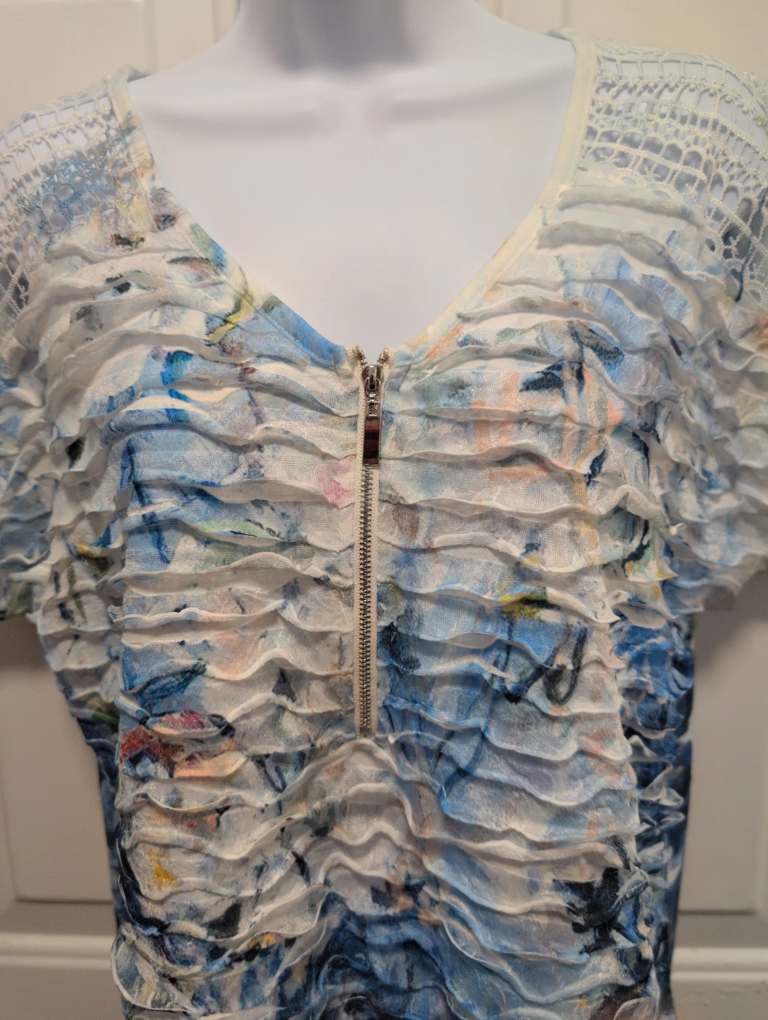 Women's Size S Blue Floral Print Zipper Top - photo 3