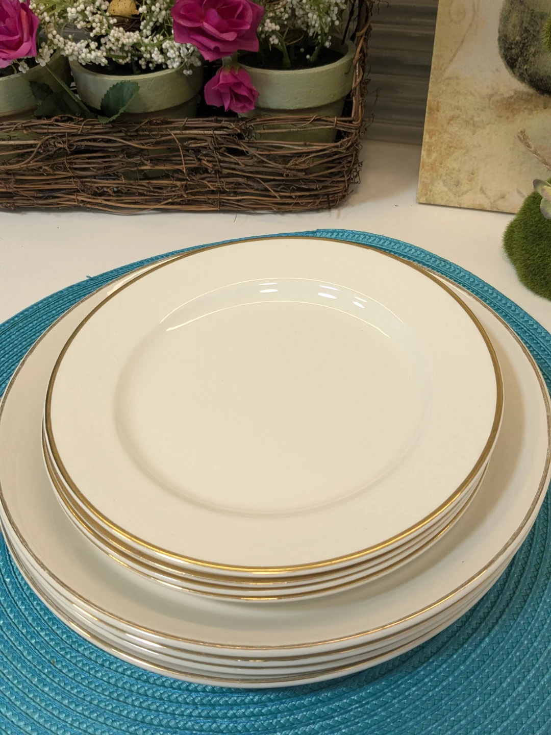 White Dinner Plates with Gold Trim - photo 4