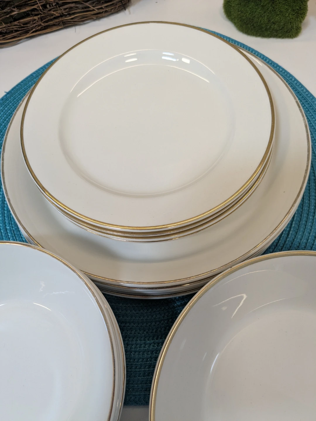 White Dinner Plates with Gold Trim - photo 5