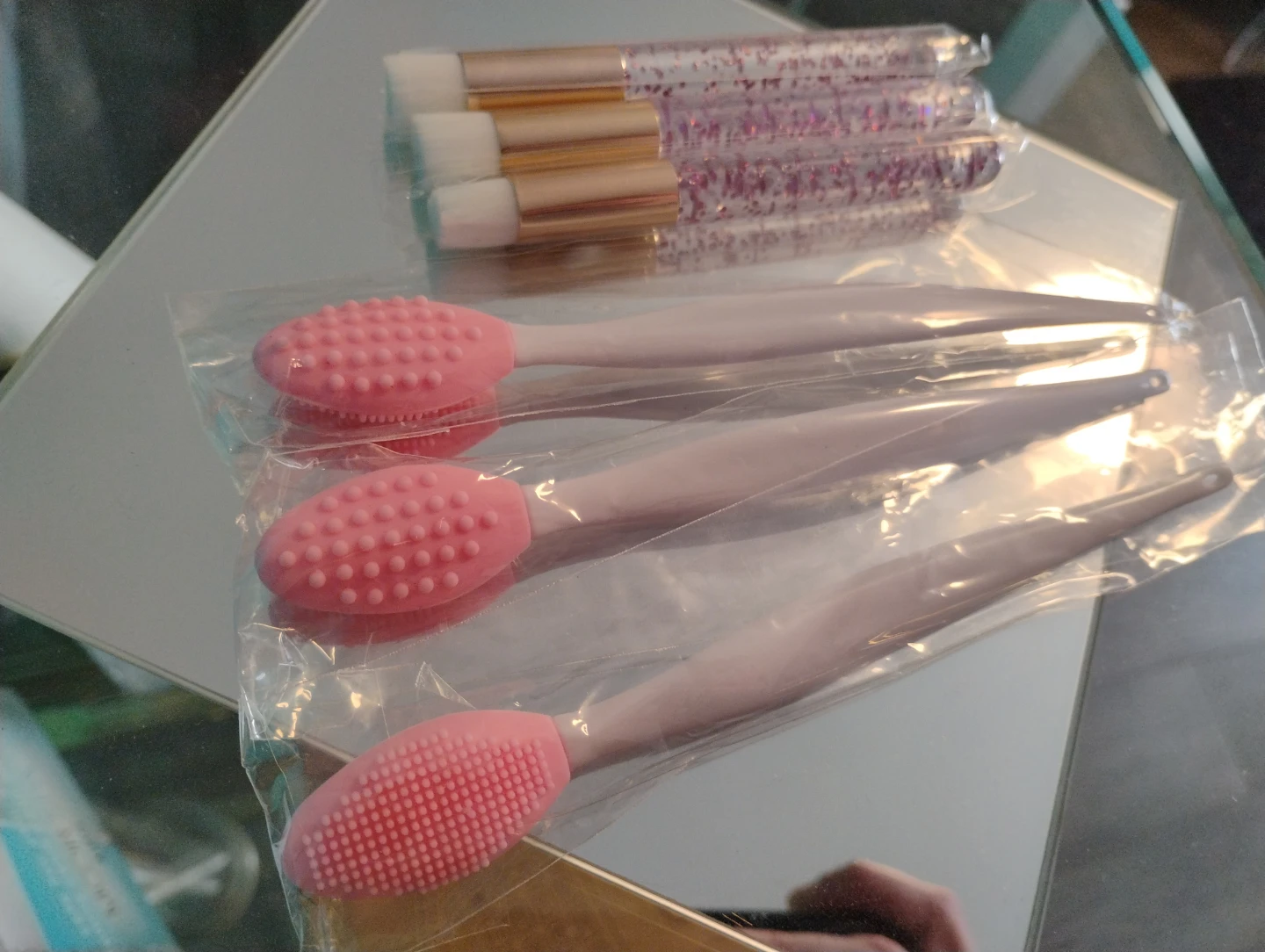 Silicone Facial Cleansing Brush & Glitter Makeup Brushes Set - photo 2