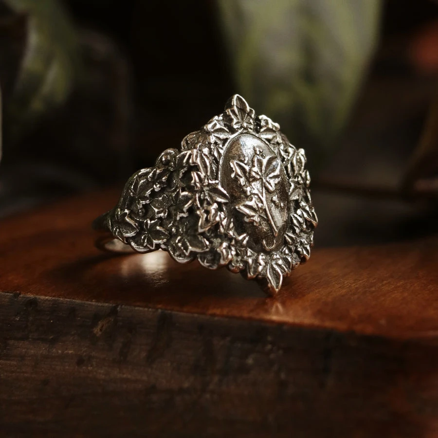 Sterling Silver Ivy Shield Ring (Size 6) - photo 3
