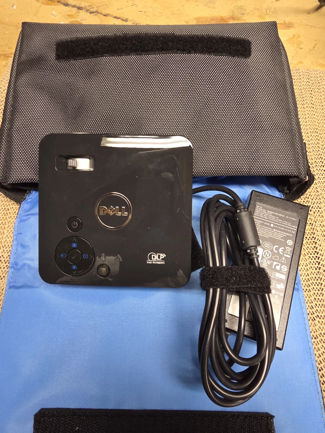 Dell M110 Mini Projector with Carry Case and Power Adapter