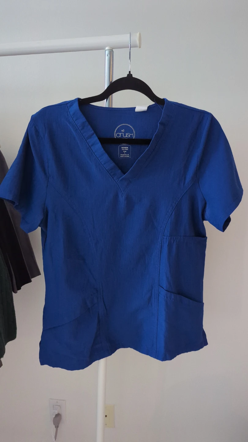 5 pieces - scrub tops and pants