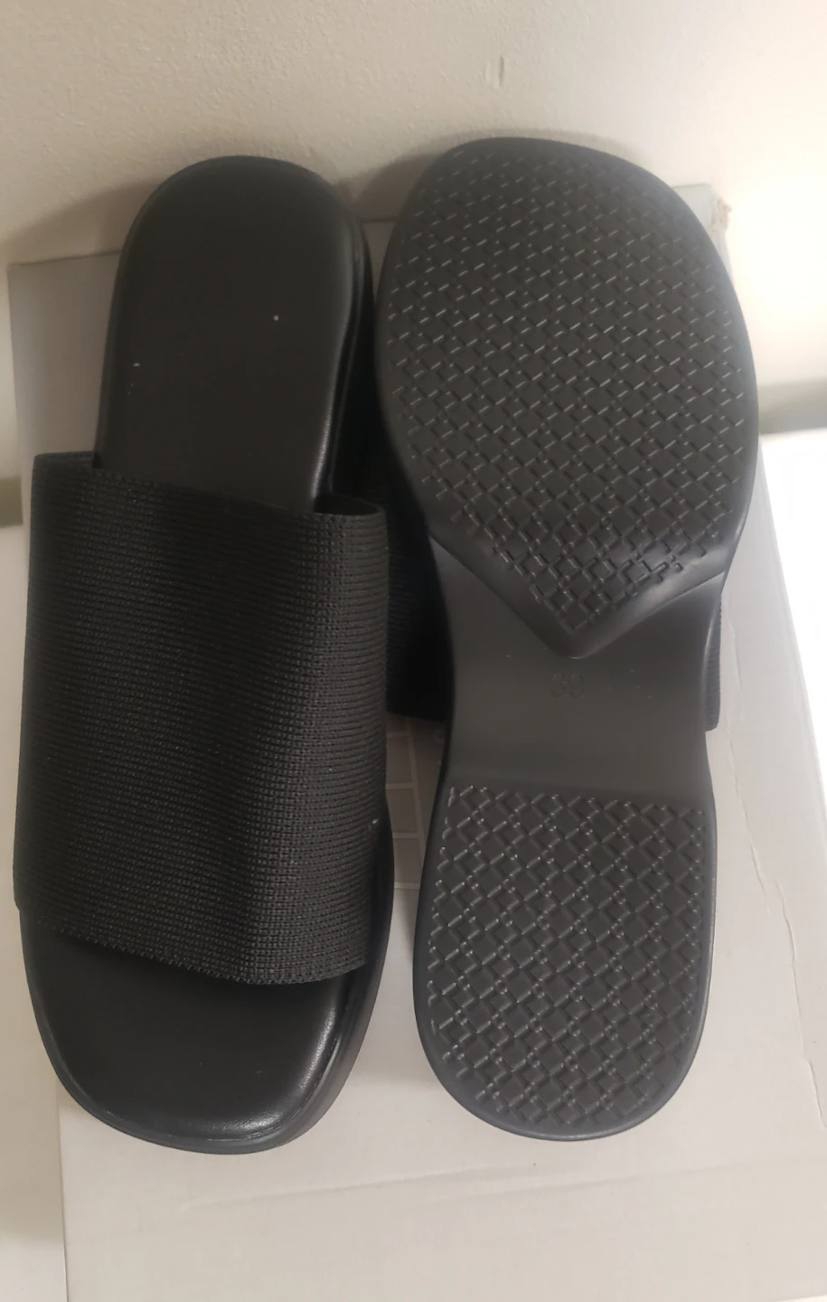 Brand new Fashion Summer Blach Slipers - photo 2