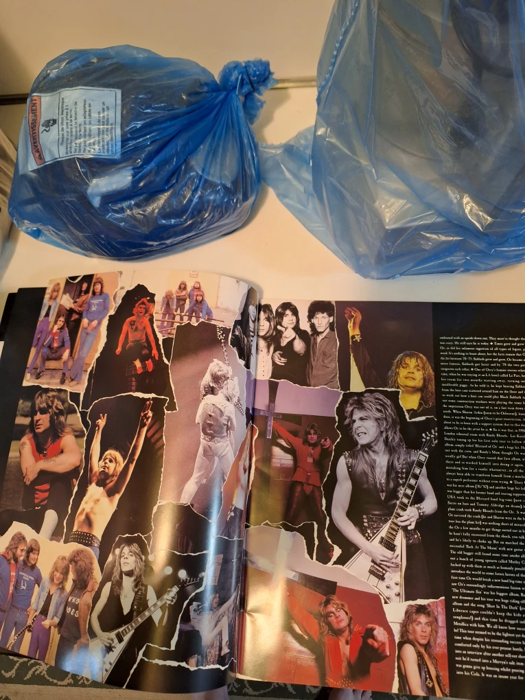 Ozzy Osbourne Theatre of Madness Black concert book - photo 4