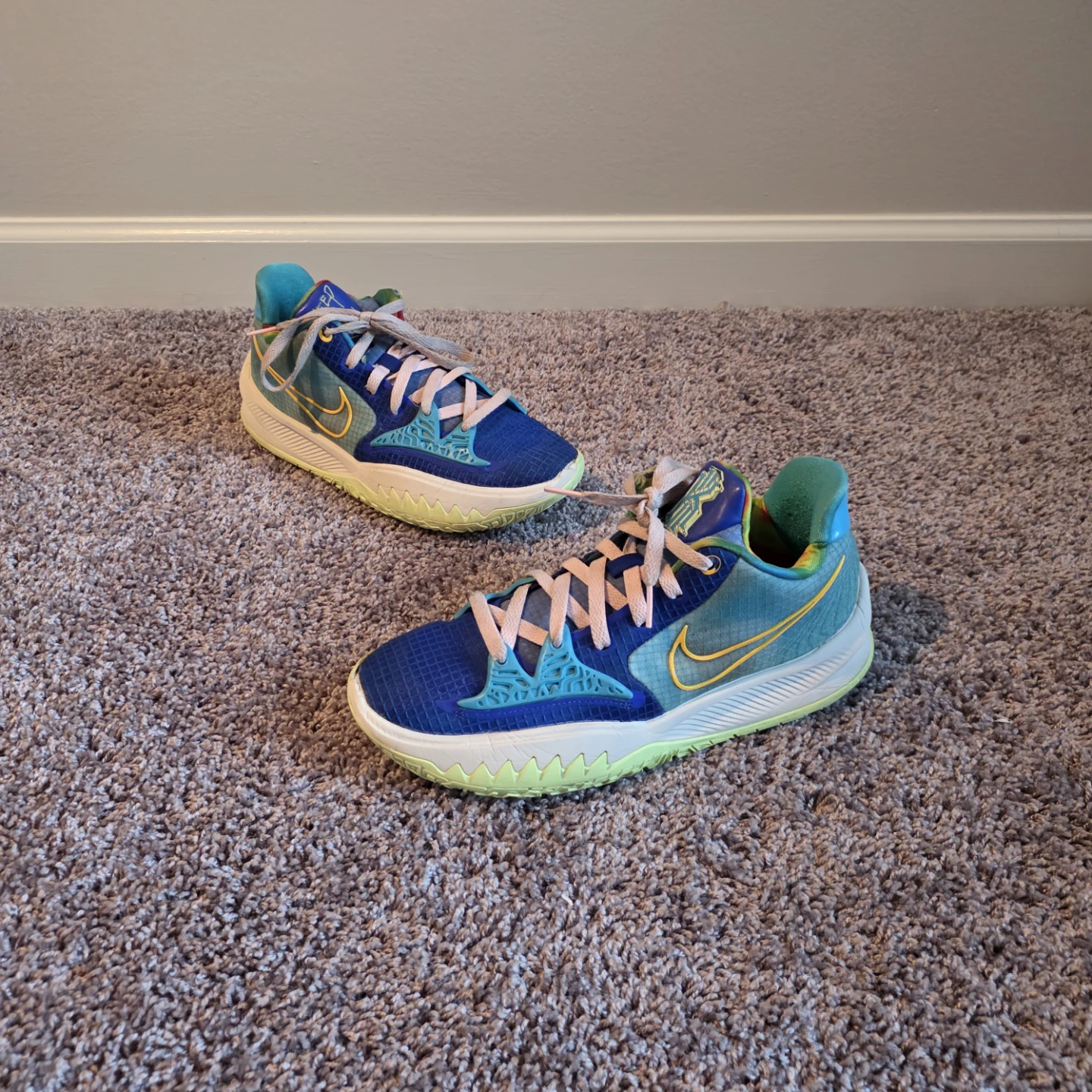 Nike Sue Bird x Kyrie Low 4 'Dynasty' - Men sz 8/EU 41