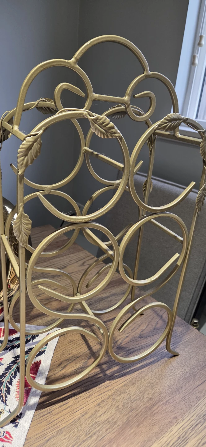 Gold coloured decorative items