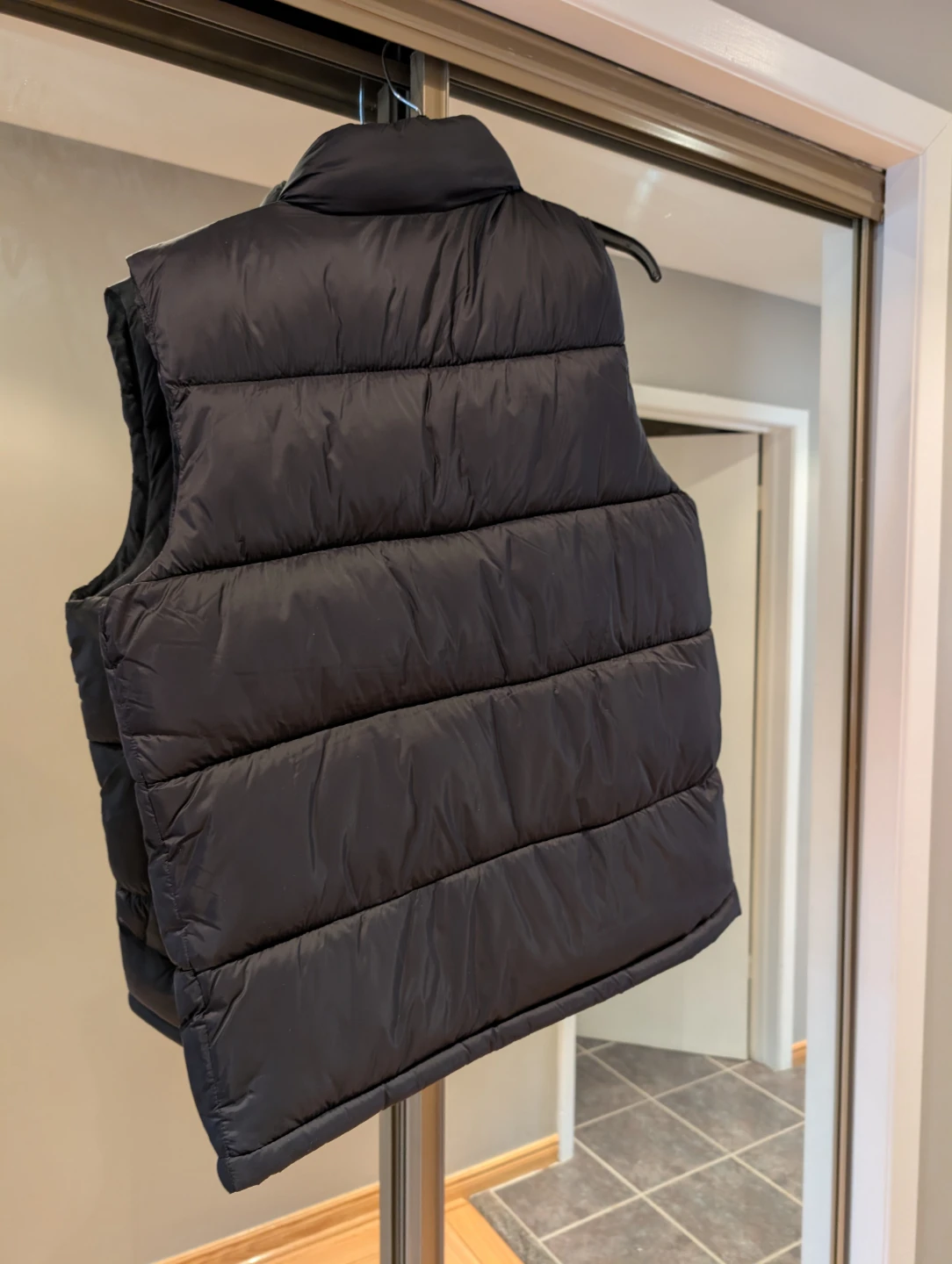 Old Navy Black Puffer Vest - Size M - photo 4