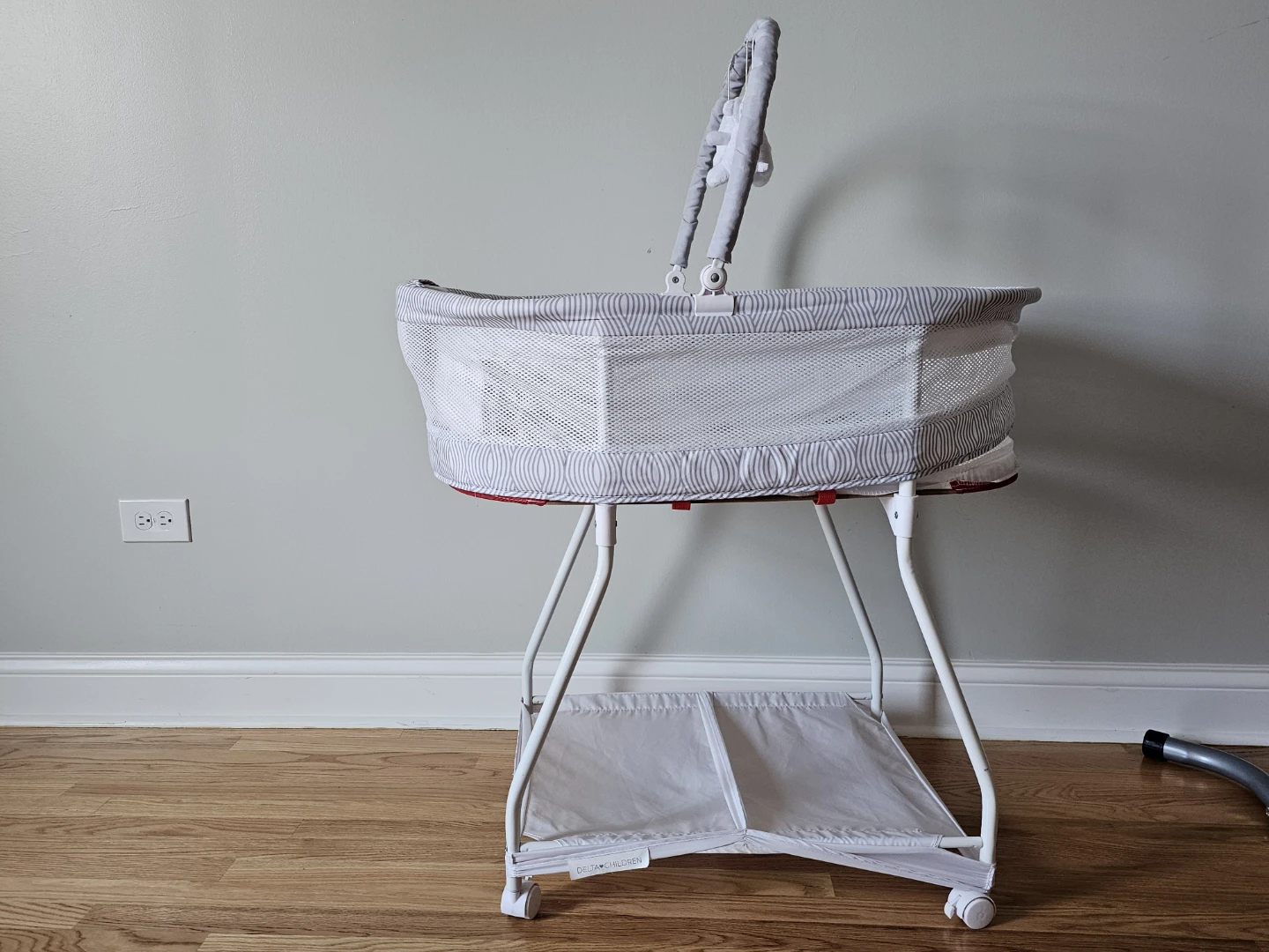 Delta Children Bassinet - photo 2