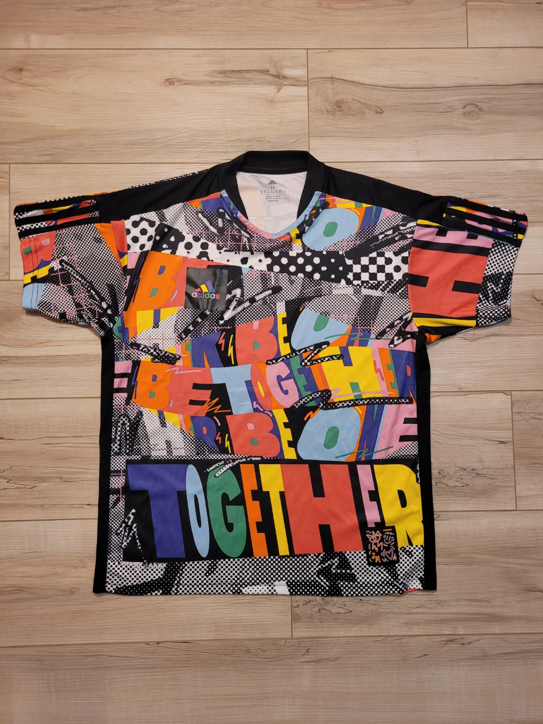 Adidas Pop Art Design Short Sleeve Mens Size XS