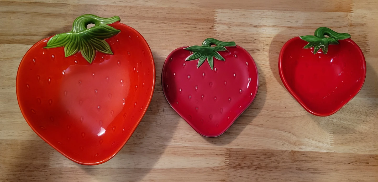 Vintage Strawberry Bowls And Plate Japan Set (3 Pieces)