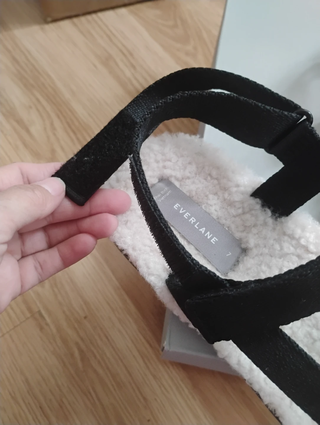 Everlane White Sherpa Strap Sandals Size 7 - photo 3