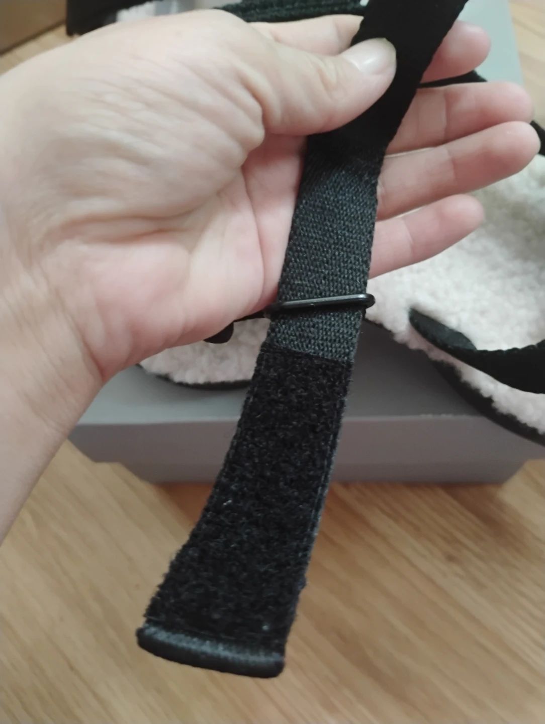 Everlane White Sherpa Strap Sandals Size 7 - photo 5