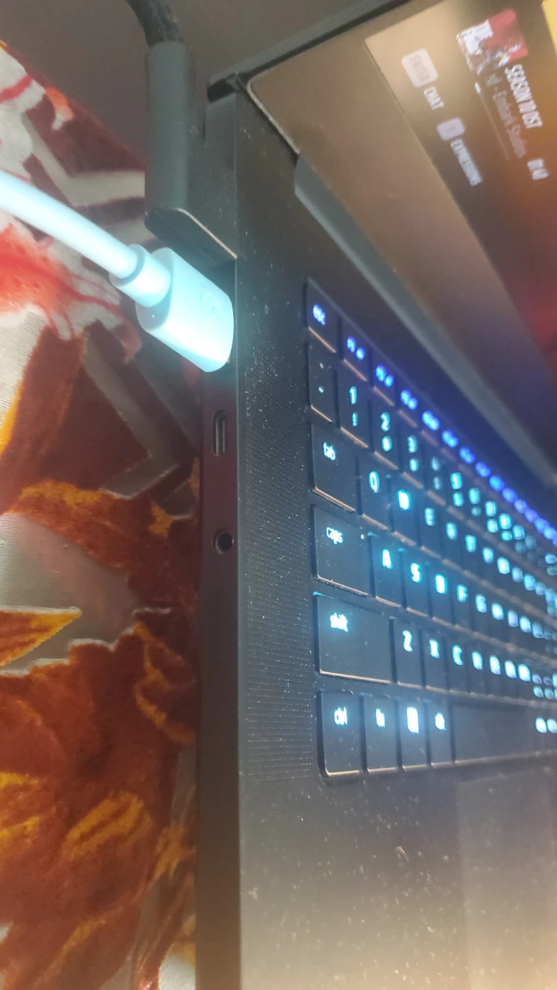 Razer blade laptop 14" 2022 - photo 3