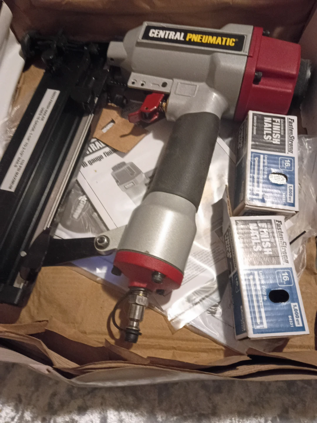 Central Pneumatic 16 Gauge Finish Nailer - photo 4