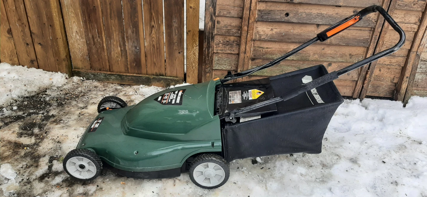 Black & Decker 4.0 HP 3-in-1 Electric Mower MM850