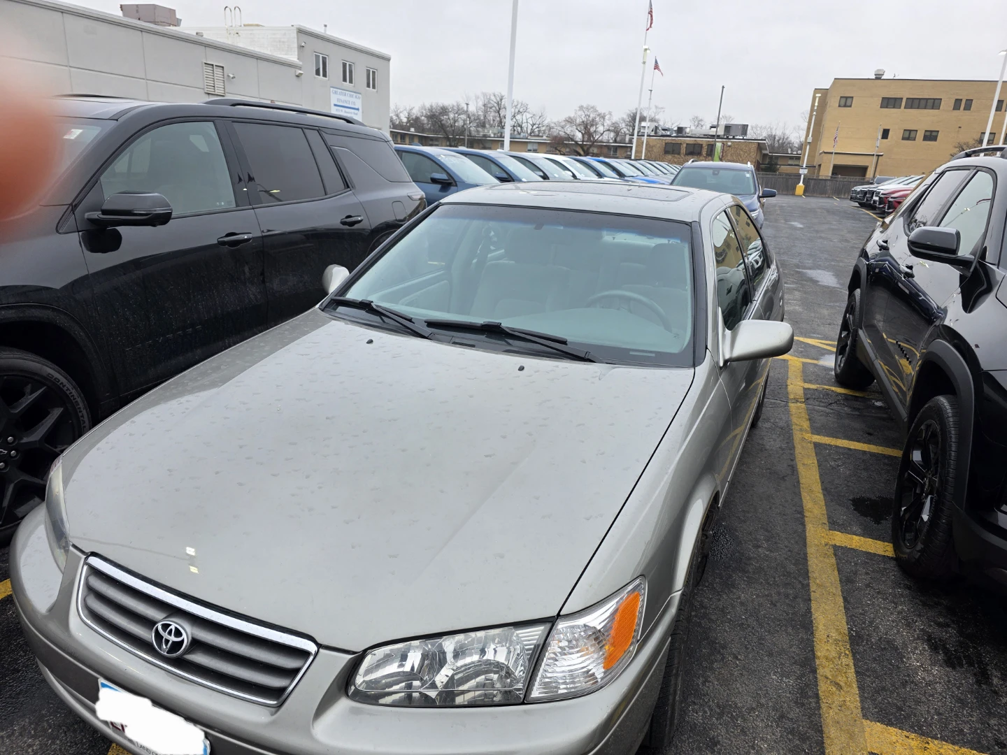2000 Toyota Camry LE Sedan - photo 2