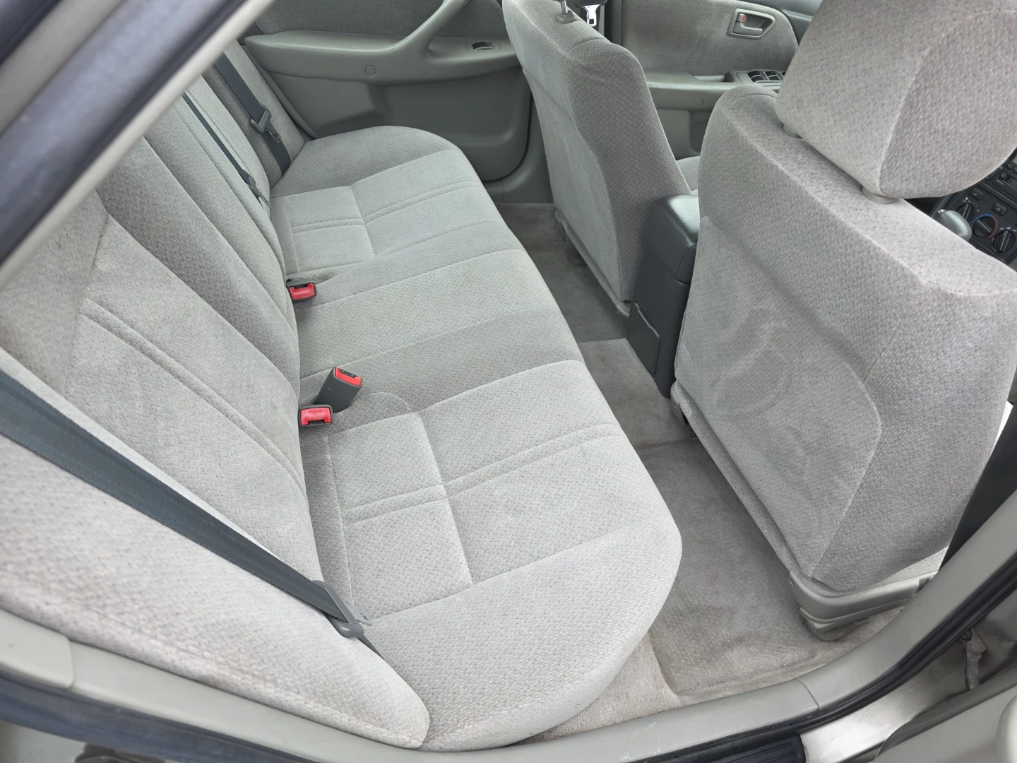 2000 Toyota Camry LE Sedan - photo 4