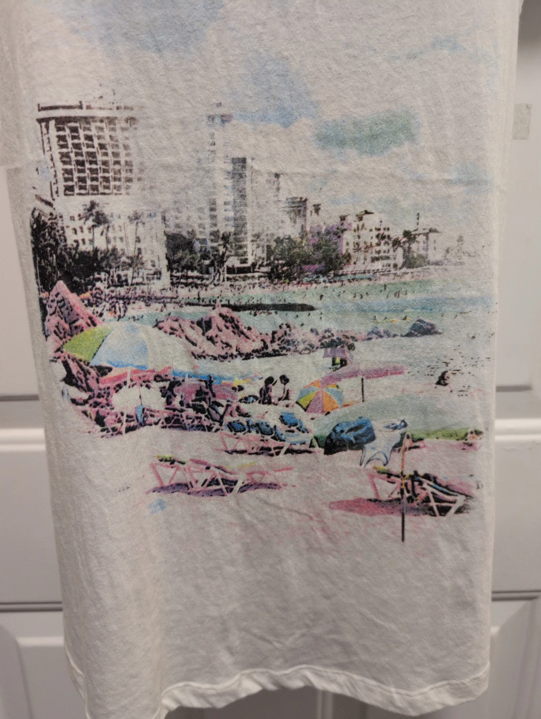 White Tank Top with Beach Scene Graphic - photo 2