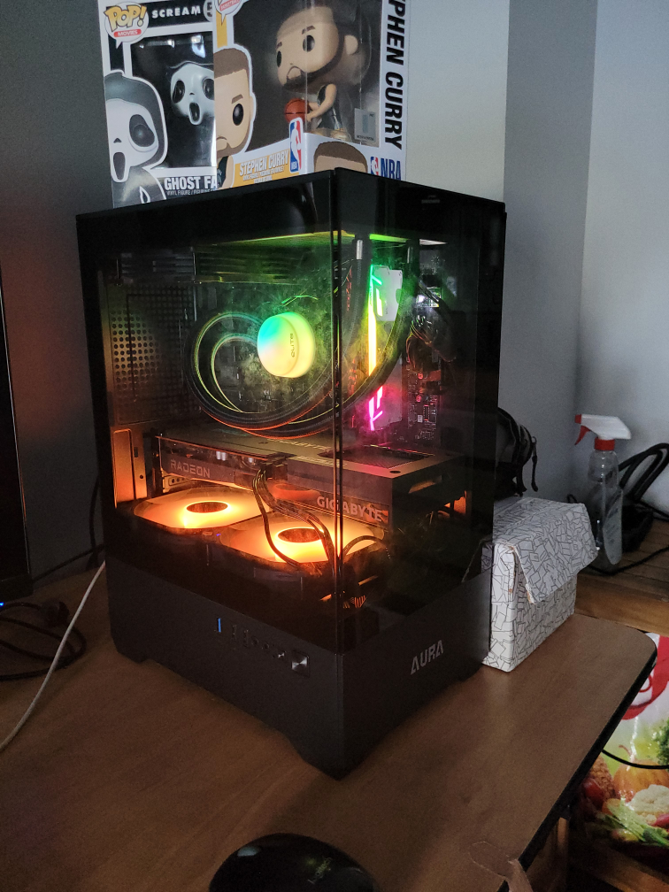 Custom Gaming PC - Aura Case, Gigabyte Radeon GPU