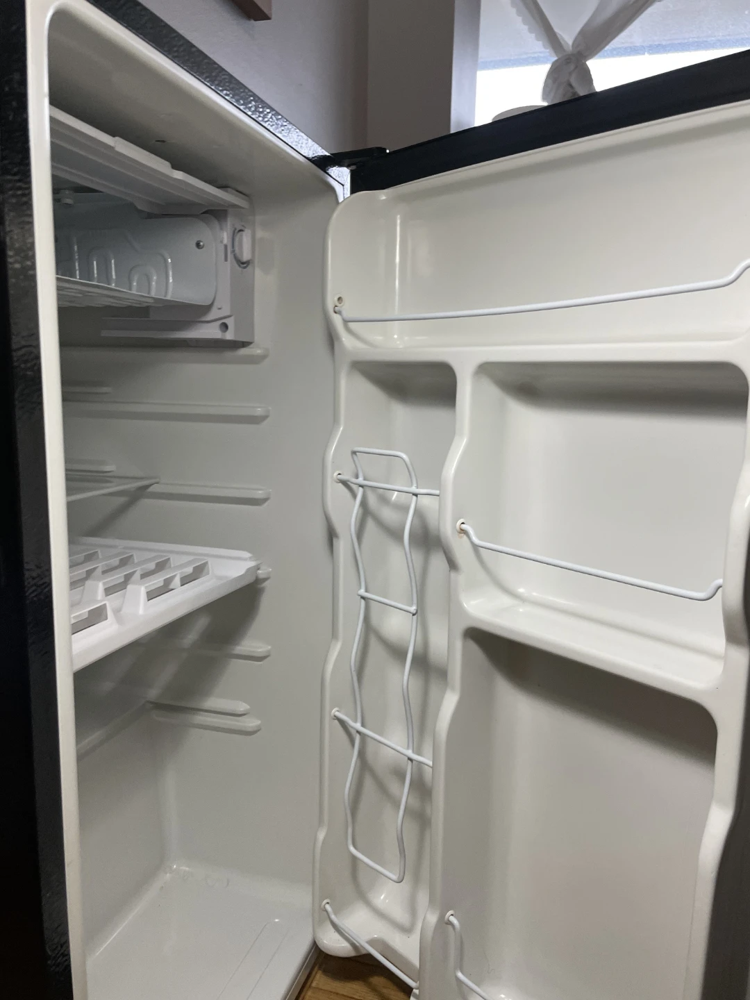 RCA Compact 4.5 Cu. Ft. Refrigerator - Black - photo 3