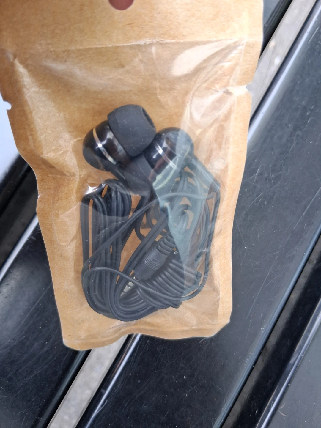 Brand new sealed Black Wired Earbuds - photo 3