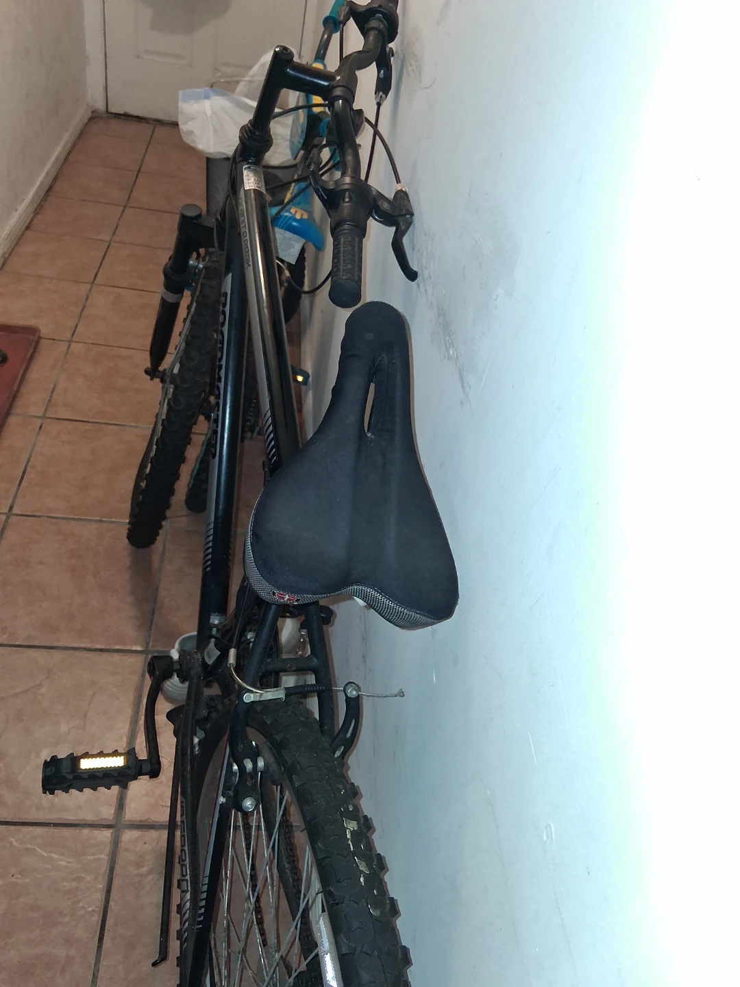Mongoose Black Mountain Bike - photo 2