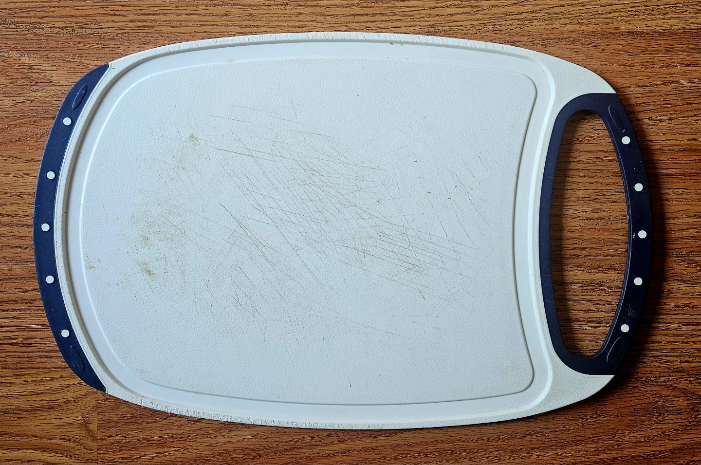 White Cutting Board with Blue Handle ✨️ #freecycle