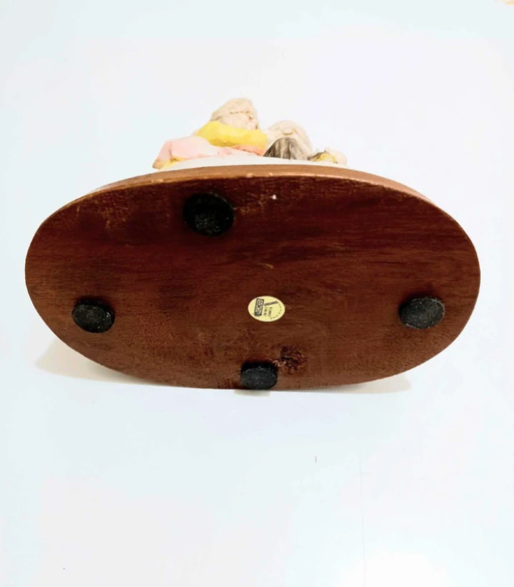 Hand Crafted Elderly Couple Figurine - photo 5