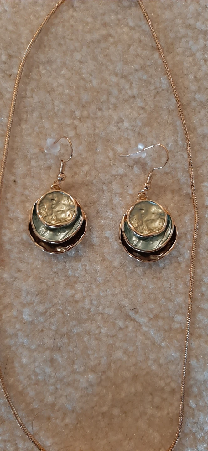 Necklace and matching earrings. - photo 3