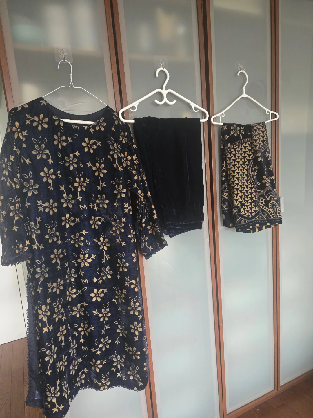 Navy Velvet Floral Print 3-Piece outfit