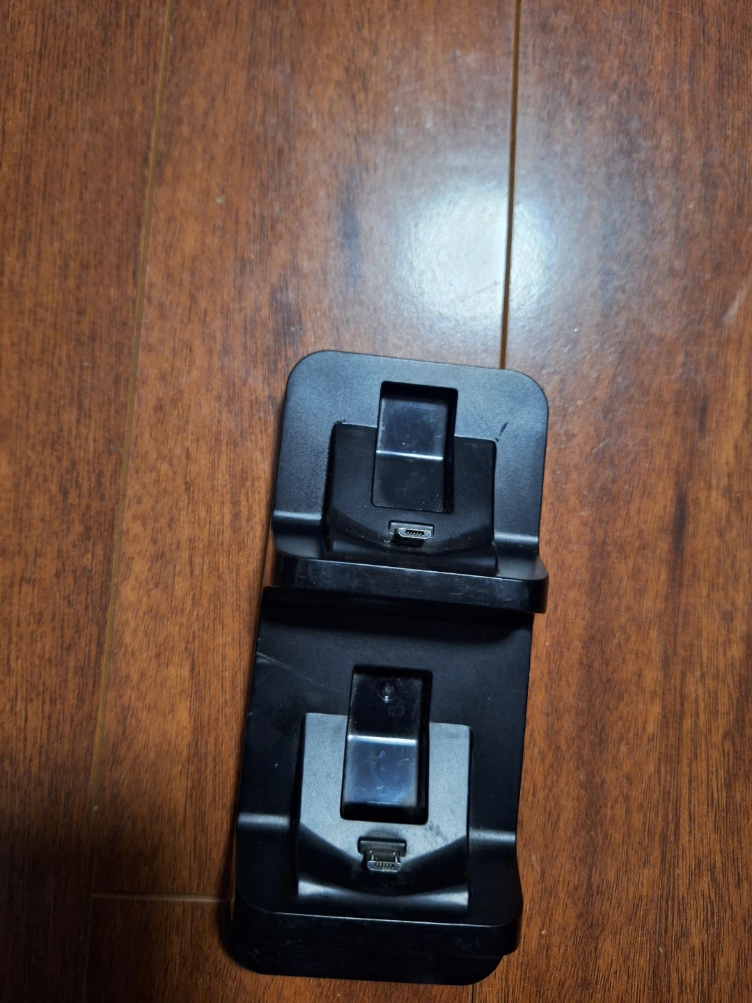Dual Charging Dock for PS4 Wireless Controllers - photo 2