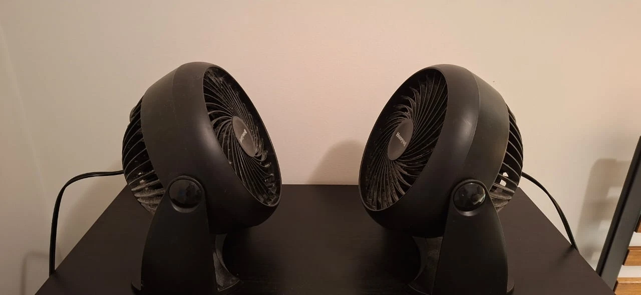 Pair of Honeywell Black Personal Desk Fans - photo 2