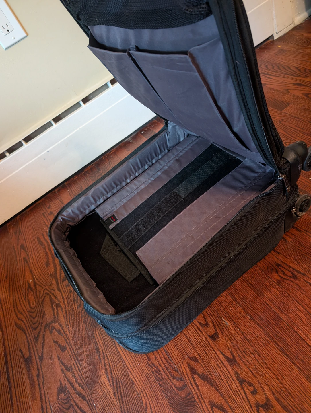 Samsonite Black Rolling Carry-On Suitcase - photo 3