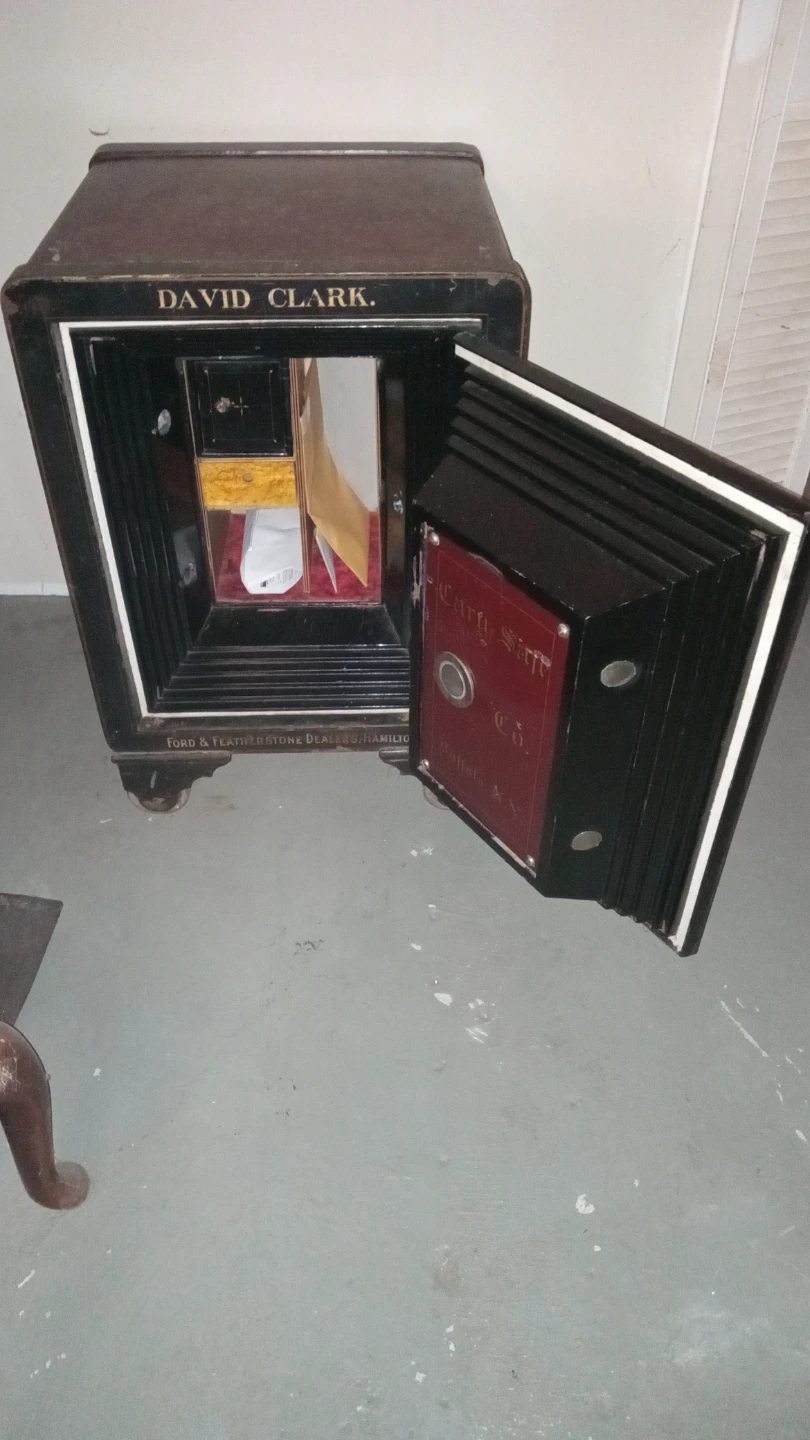 A bank safe from the 1930s. - photo 2