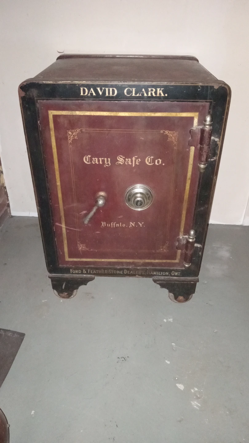 A bank safe from the 1930s. - photo 4