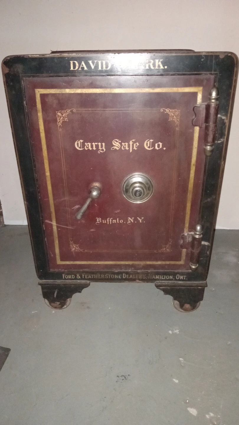 A bank safe from the 1930s. - photo 5
