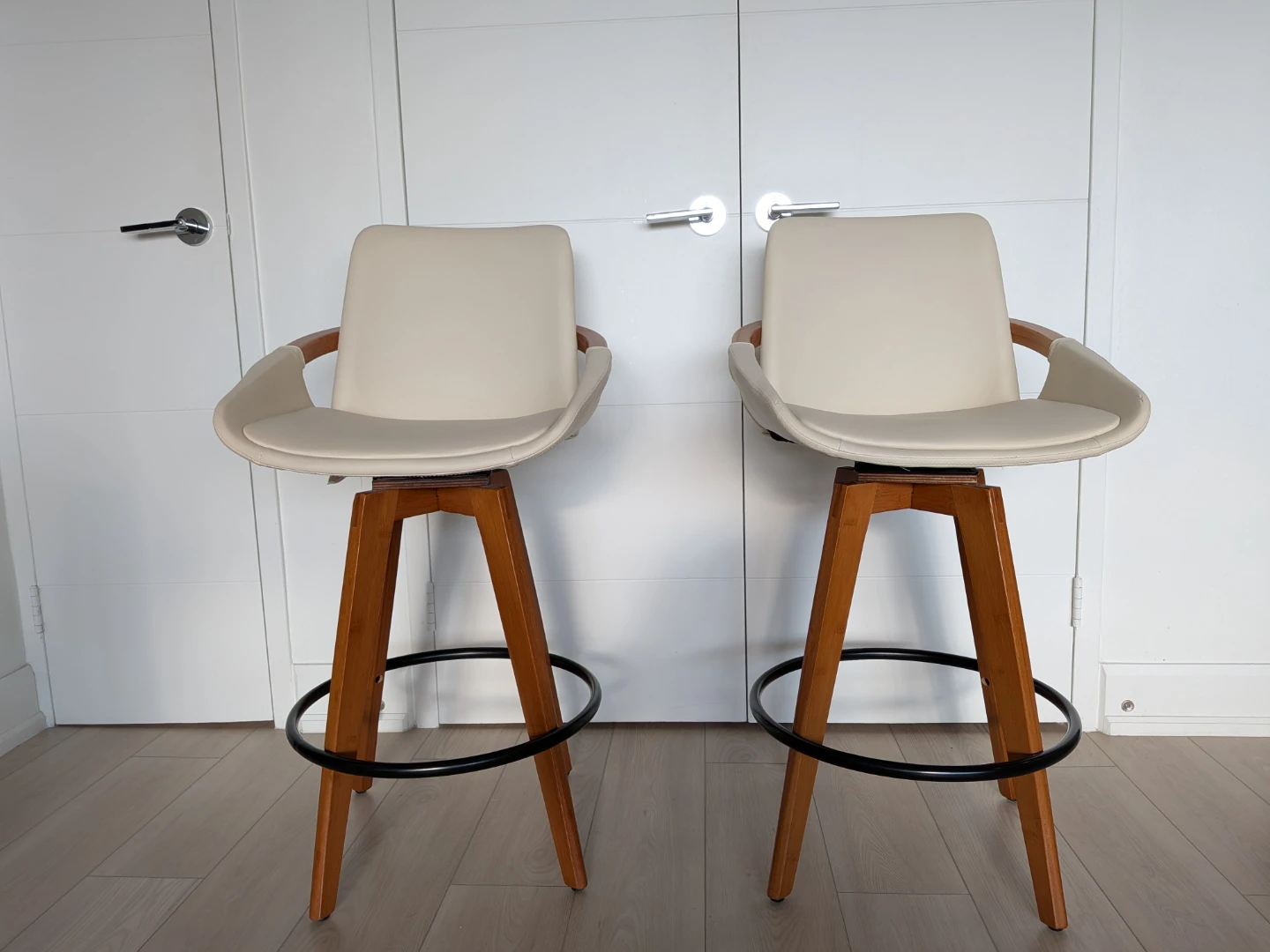 Set of 2 Swivel Bar Stools - Cream Leatherette