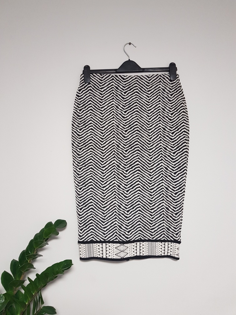 River Island Black & White Patterned Pencil Skirt - Size 12 - photo 5