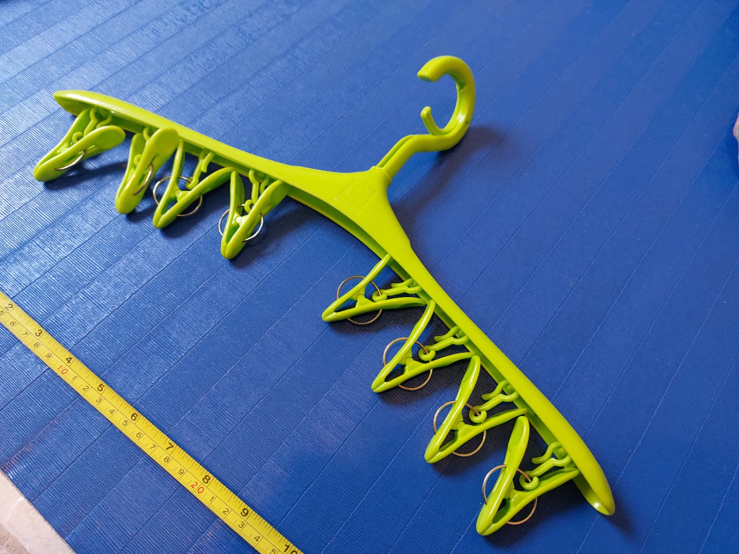 Green Clothes Hanger with 8 Clips - photo 2