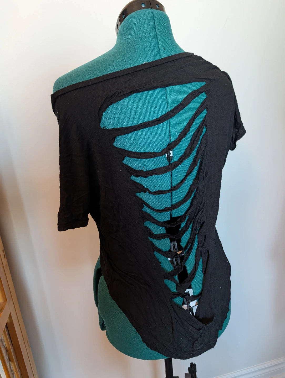 Black Skull and Crossbones Embellished T-Shirt - photo 2