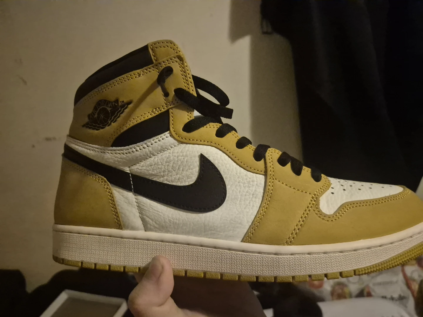Nike Air Jordan 1 Retro High OG Yellow Ochre Size 13 - photo 3