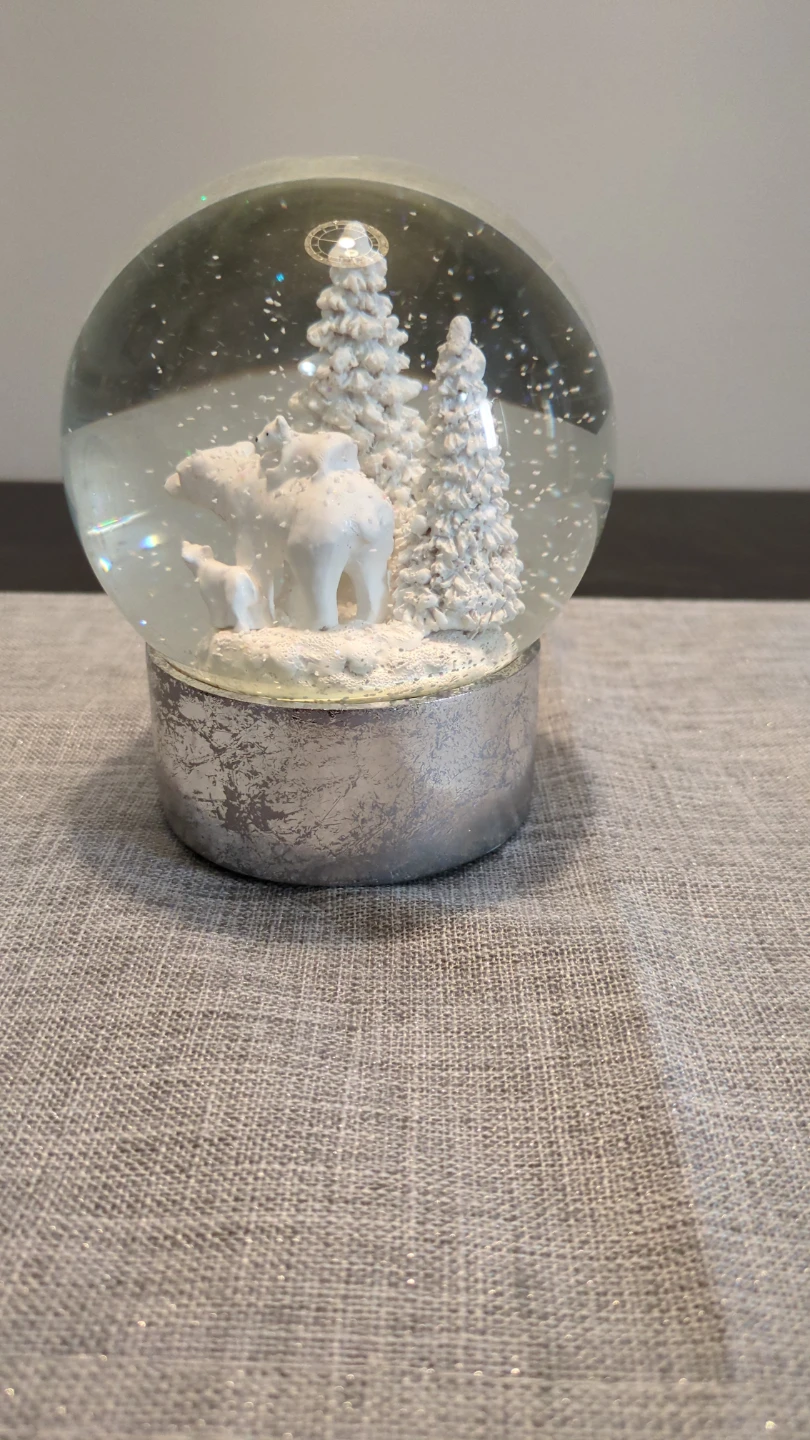 Polar Bear Family Snow Globe - photo 3