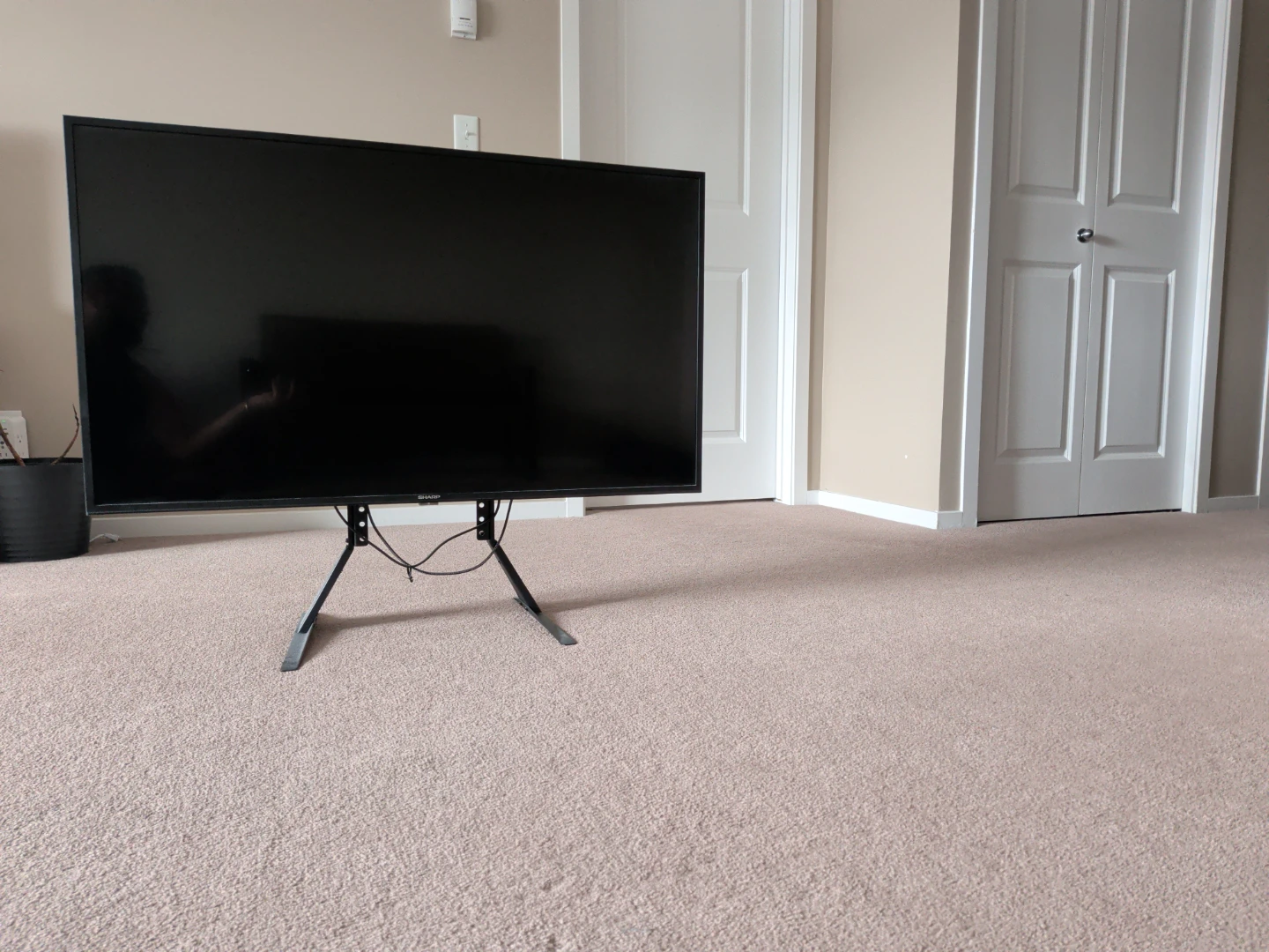 Sharp TV- 42 Inces