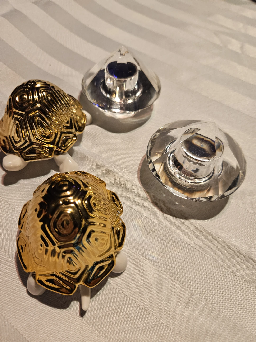 Set of 2 Gold Turtles and crystal salt + pepper shaker. - photo 4