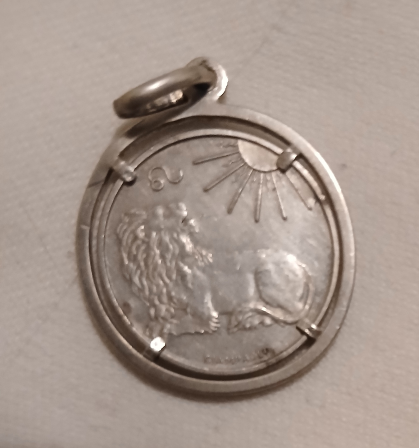 Vintage Zodiac Leo Pendant - photo 2