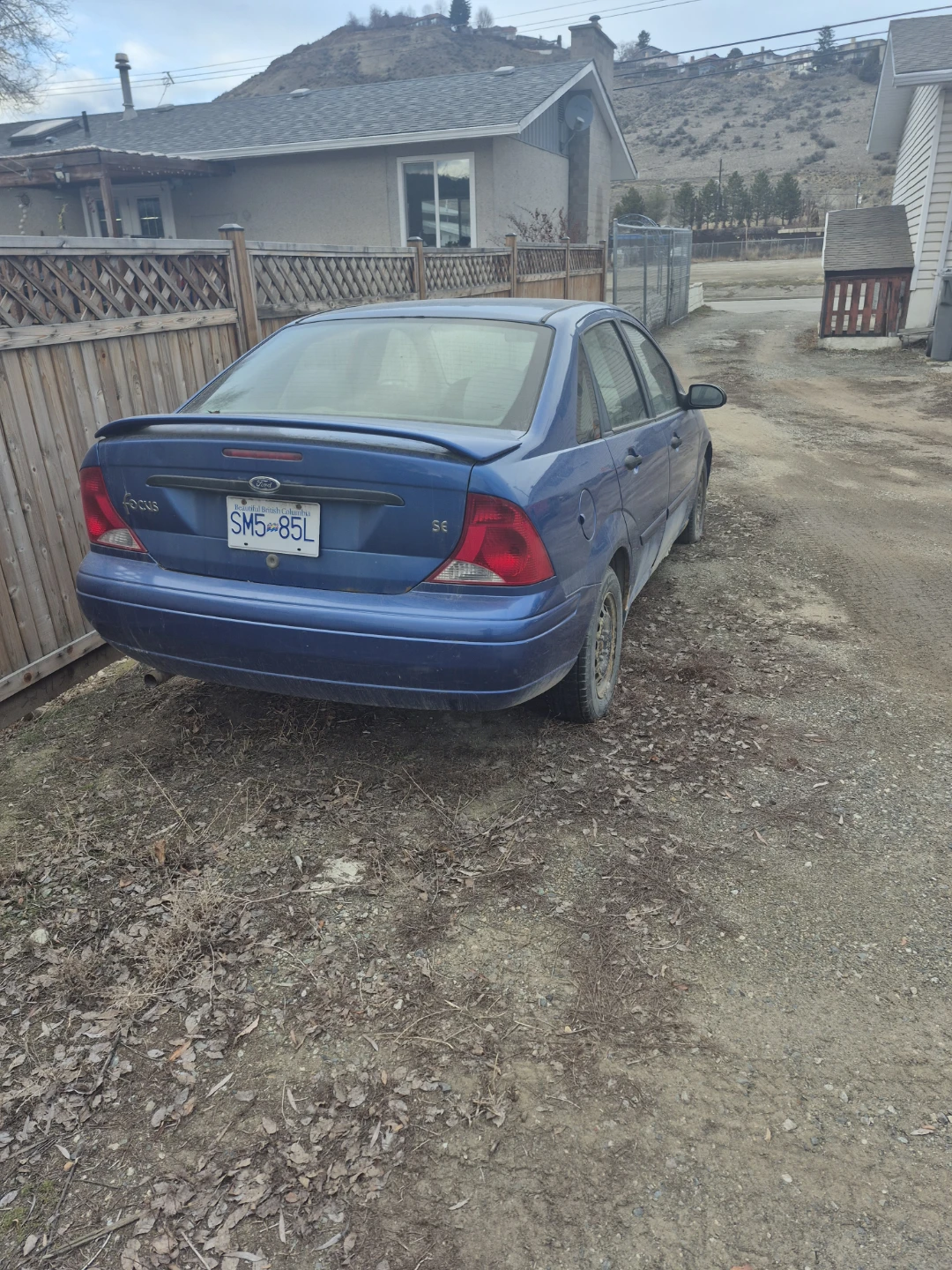 Blue Ford Focus SE Sedan - photo 3